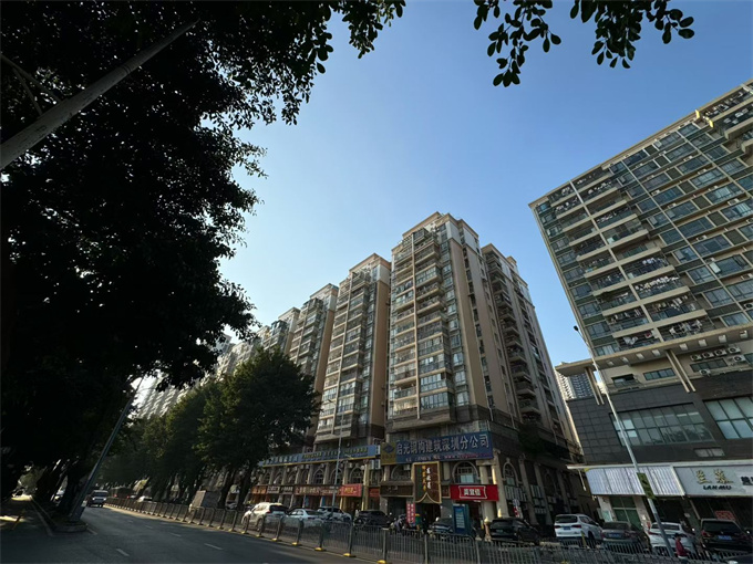 福永村委统建楼《凤城花园》22栋小区,单价仅8800元/㎡、可落户(图2) 福永村委统建楼《凤城花园》22栋小区,单价仅8800元/㎡、可落户(图2)