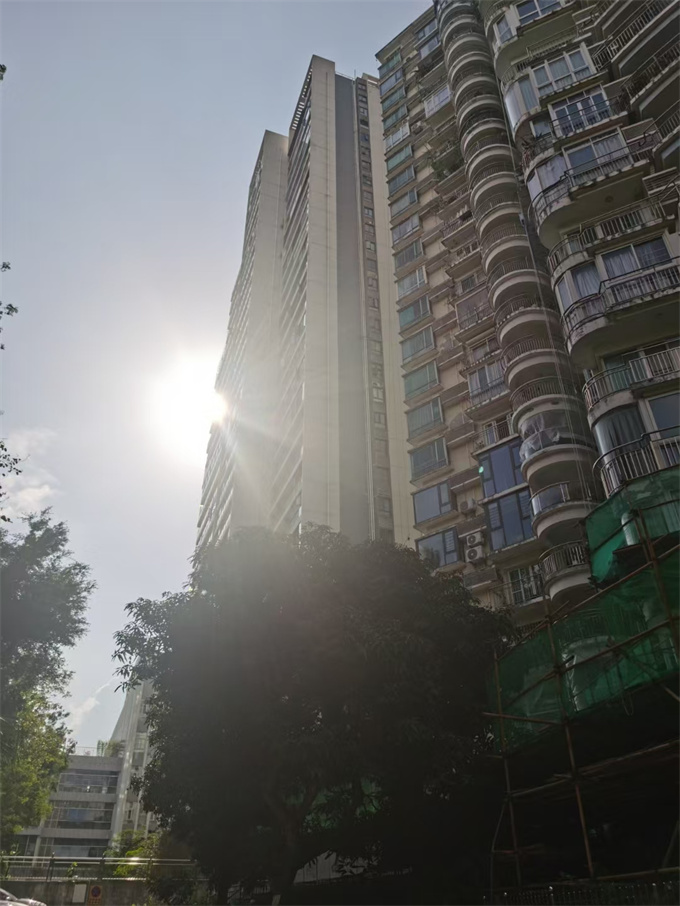 福田华侨城旁小产权房《皇家林苑》一房一厅59.8万，小区房/地下停车场(图2)